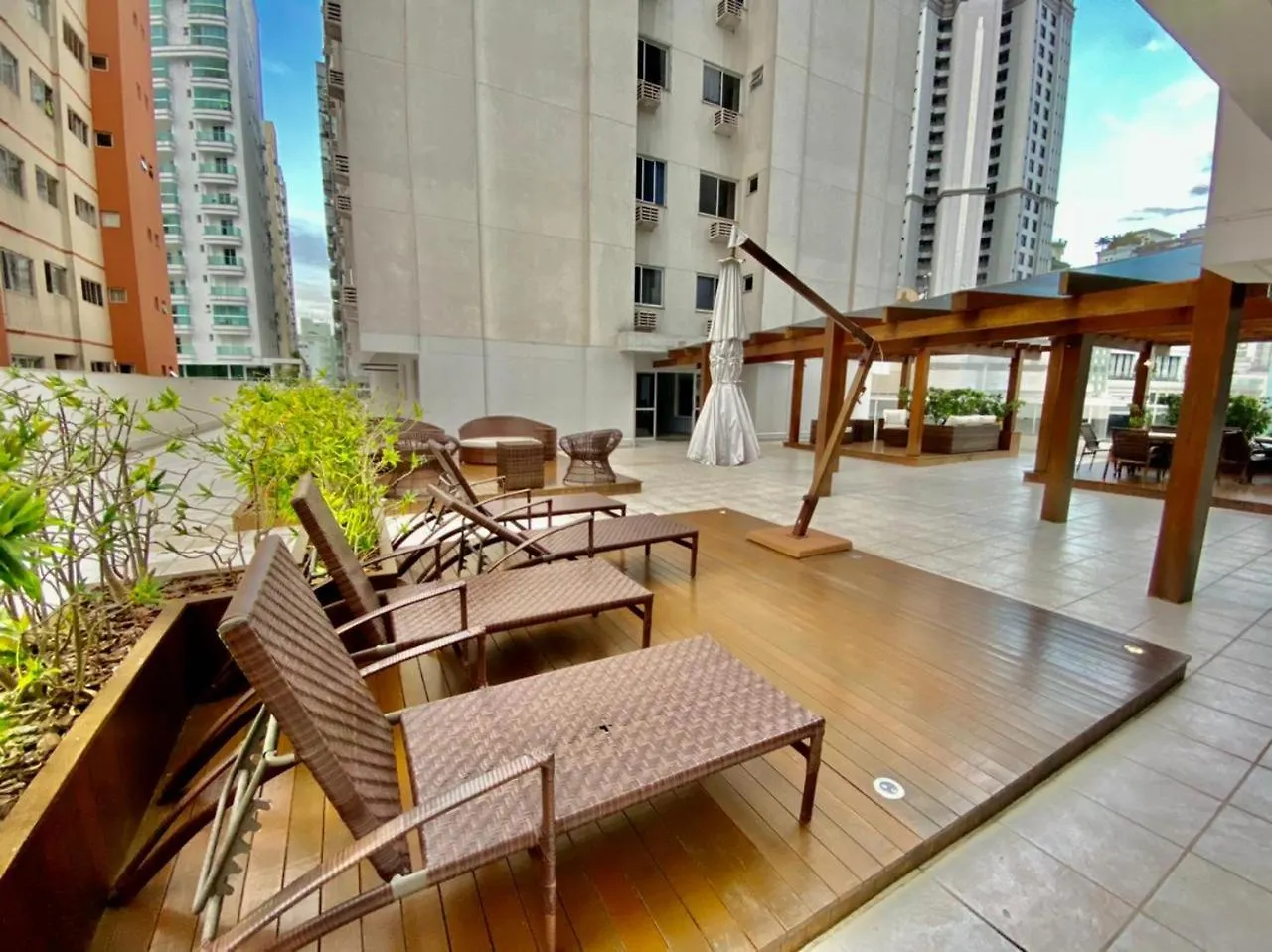 Apto Bom Bonito E Barato Balneário Camboriú ブラジル