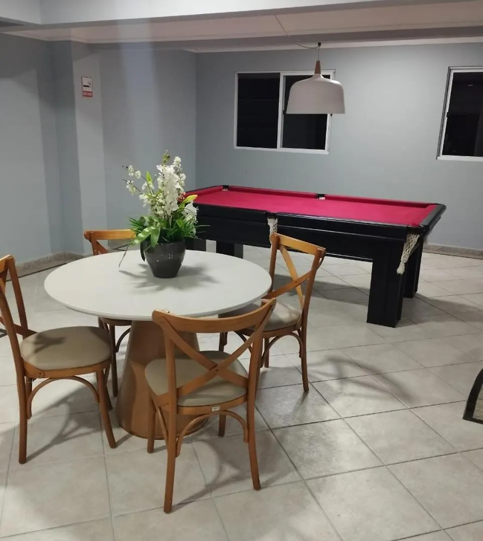 Apto Bom Bonito E Barato Balneário Camboriú アパート